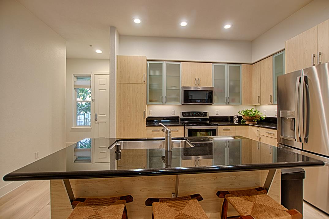 Detail Gallery Image 4 of 31 For 2030 N Pacific #115,  Santa Cruz,  CA 95060 - 3 Beds | 2 Baths