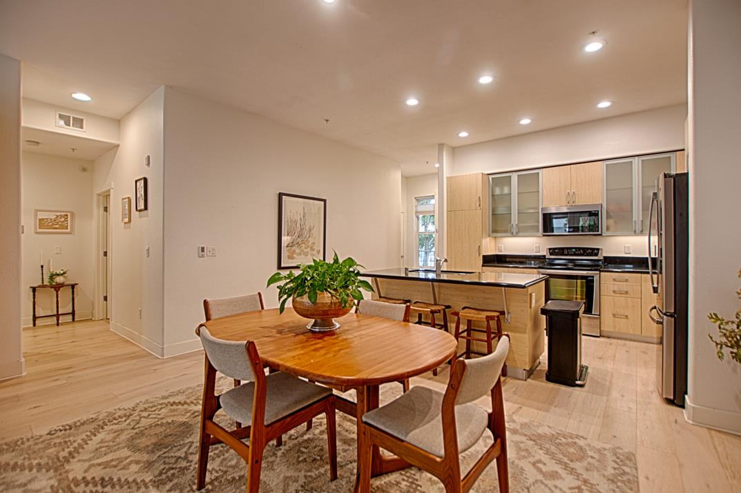 Detail Gallery Image 7 of 31 For 2030 N Pacific #115,  Santa Cruz,  CA 95060 - 3 Beds | 2 Baths