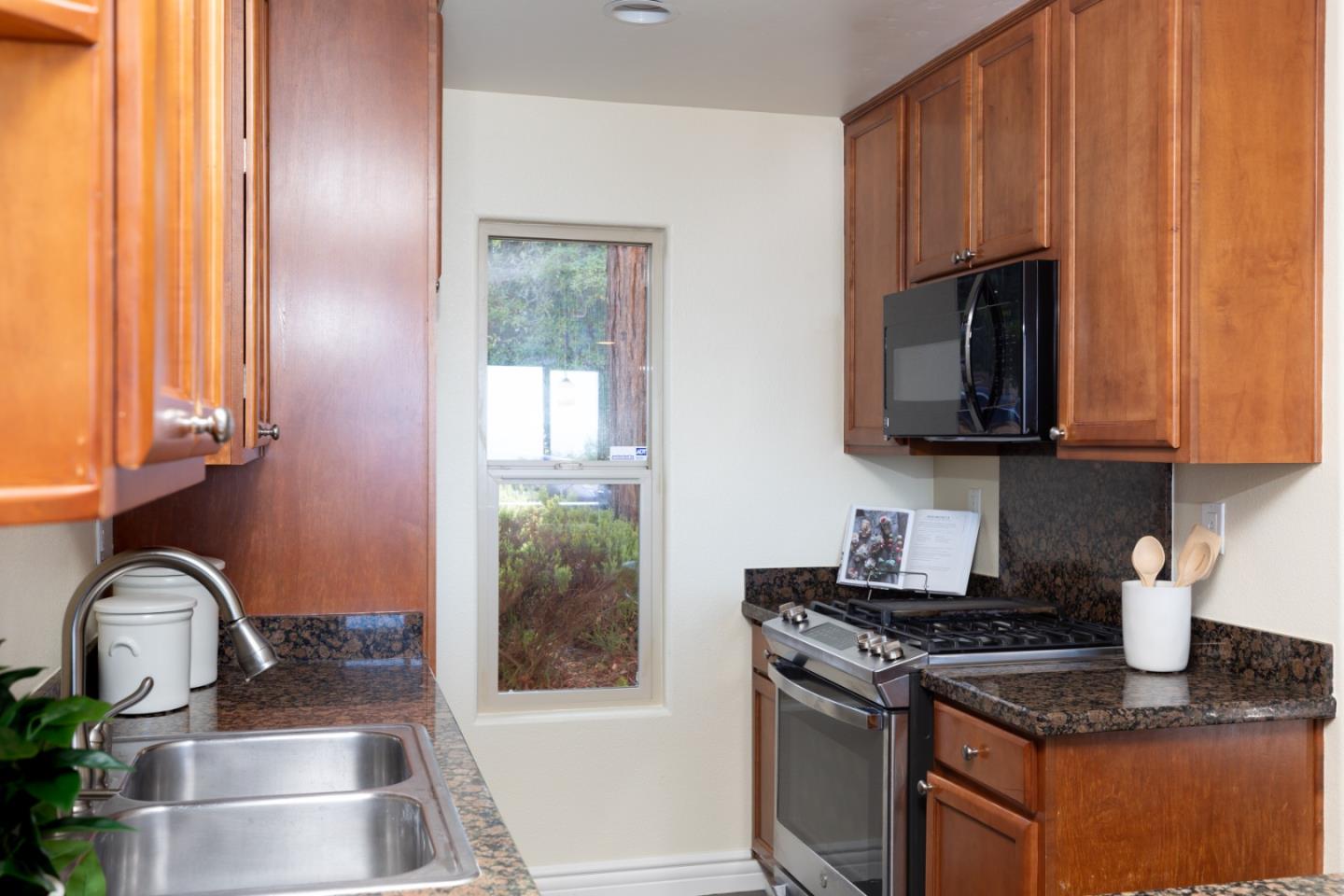 Detail Gallery Image 11 of 23 For 164 Mar Vista Dr, Monterey,  CA 93940 - 2 Beds | 1/1 Baths