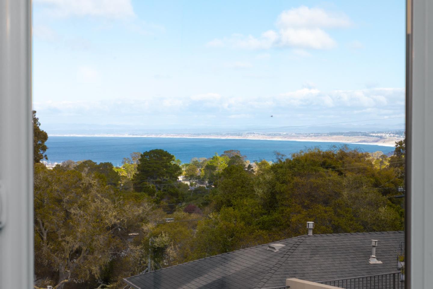 Detail Gallery Image 3 of 23 For 164 Mar Vista Dr, Monterey,  CA 93940 - 2 Beds | 1/1 Baths