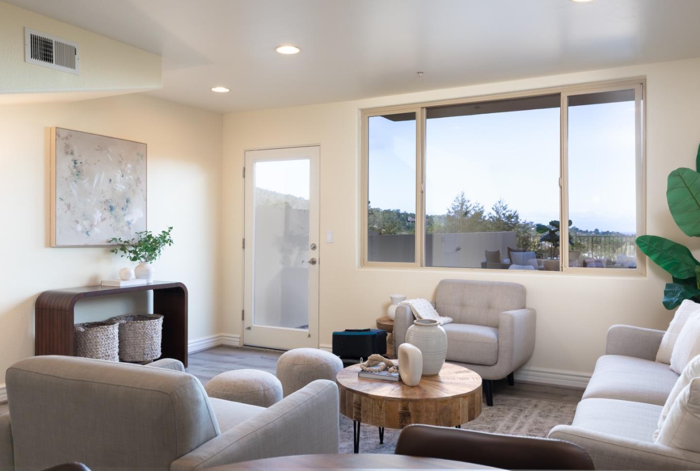 Detail Gallery Image 5 of 23 For 164 Mar Vista Dr, Monterey,  CA 93940 - 2 Beds | 1/1 Baths