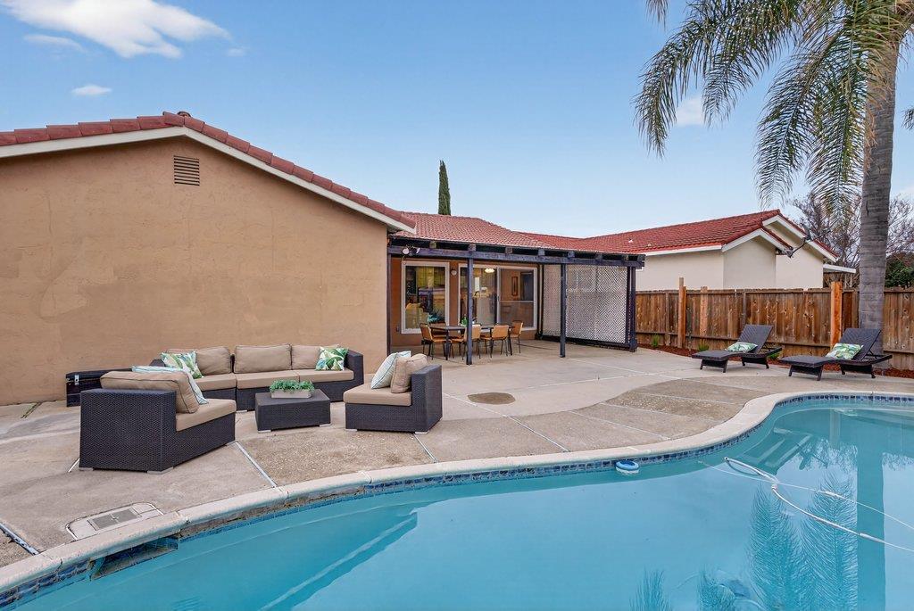 Detail Gallery Image 32 of 38 For 296 Omira Dr, San Jose,  CA 95123 - 4 Beds | 2 Baths