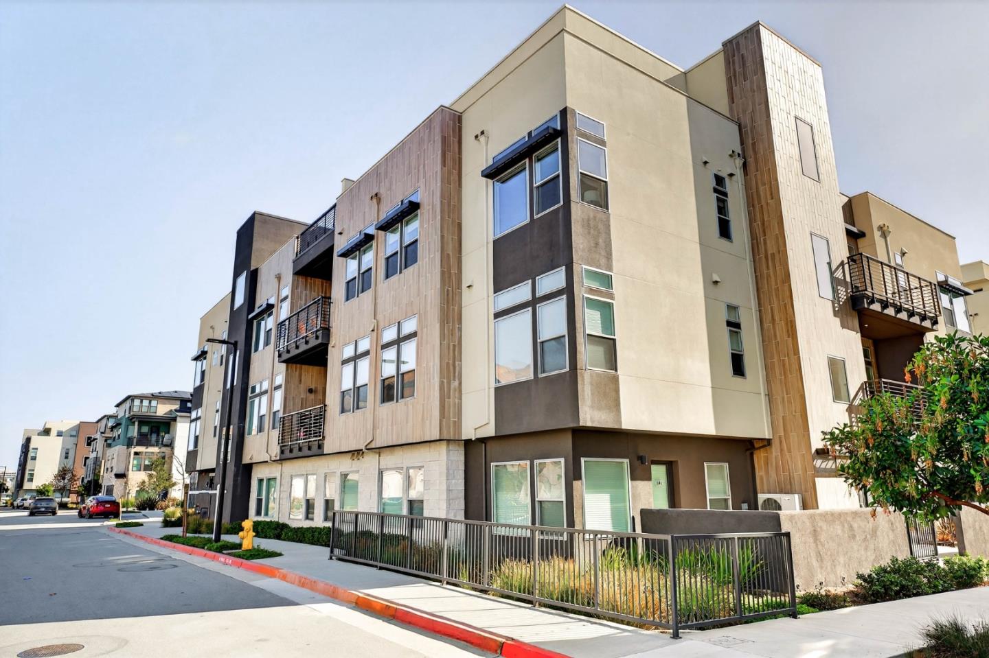 Detail Gallery Image 2 of 27 For 220 Waters Park Cir #304,  San Mateo,  CA 94403 - 3 Beds | 2 Baths