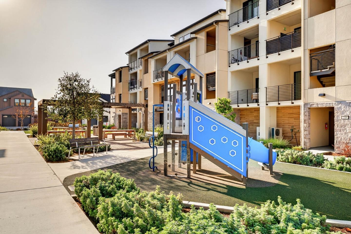 Detail Gallery Image 23 of 27 For 220 Waters Park Cir #304,  San Mateo,  CA 94403 - 3 Beds | 2 Baths