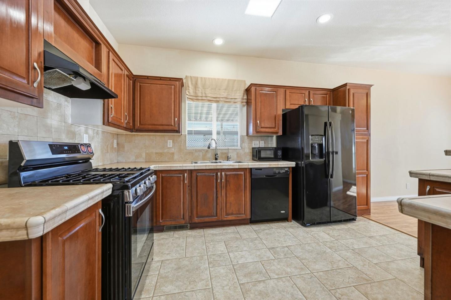 Detail Gallery Image 9 of 22 For 2700 E Valley Pkwy #SPACE 52,  Escondido,  CA 92027 - 3 Beds | 2 Baths