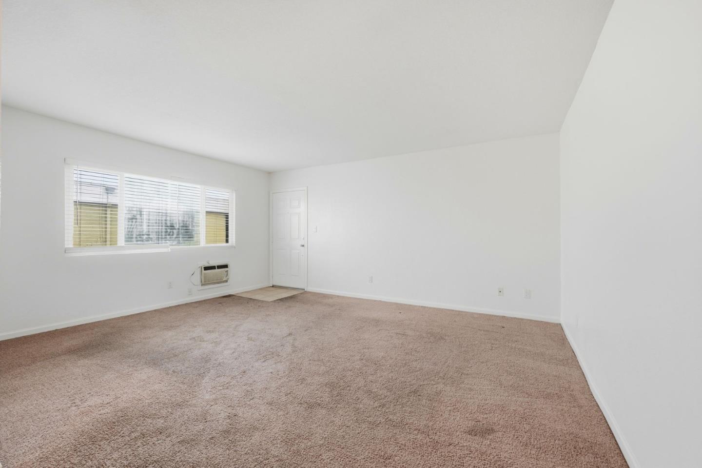 Detail Gallery Image 3 of 20 For 6666 Beadnell Way #26,  San Diego,  CA 92117 - 2 Beds | 2 Baths