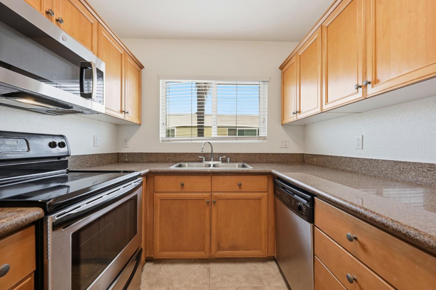 Detail Gallery Image 7 of 20 For 6666 Beadnell Way #26,  San Diego,  CA 92117 - 2 Beds | 2 Baths