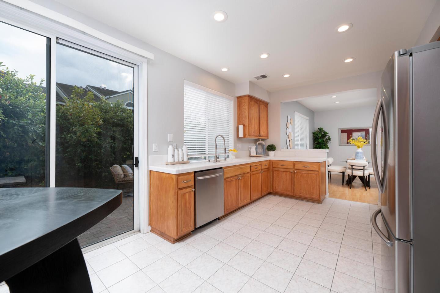 Detail Gallery Image 12 of 26 For 865 Windsor Hills Cir, San Jose,  CA 95123 - 3 Beds | 2/1 Baths