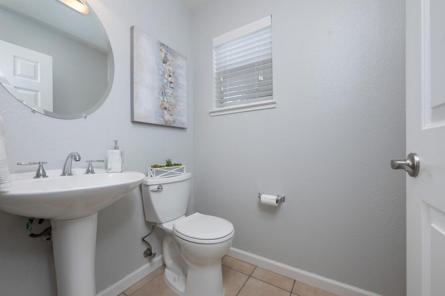 Detail Gallery Image 13 of 26 For 865 Windsor Hills Cir, San Jose,  CA 95123 - 3 Beds | 2/1 Baths