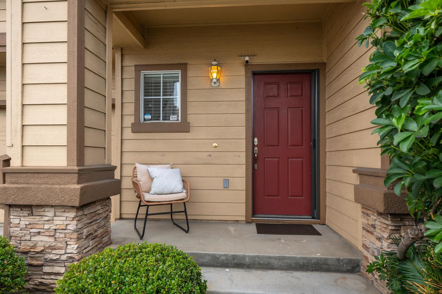 Detail Gallery Image 2 of 26 For 865 Windsor Hills Cir, San Jose,  CA 95123 - 3 Beds | 2/1 Baths
