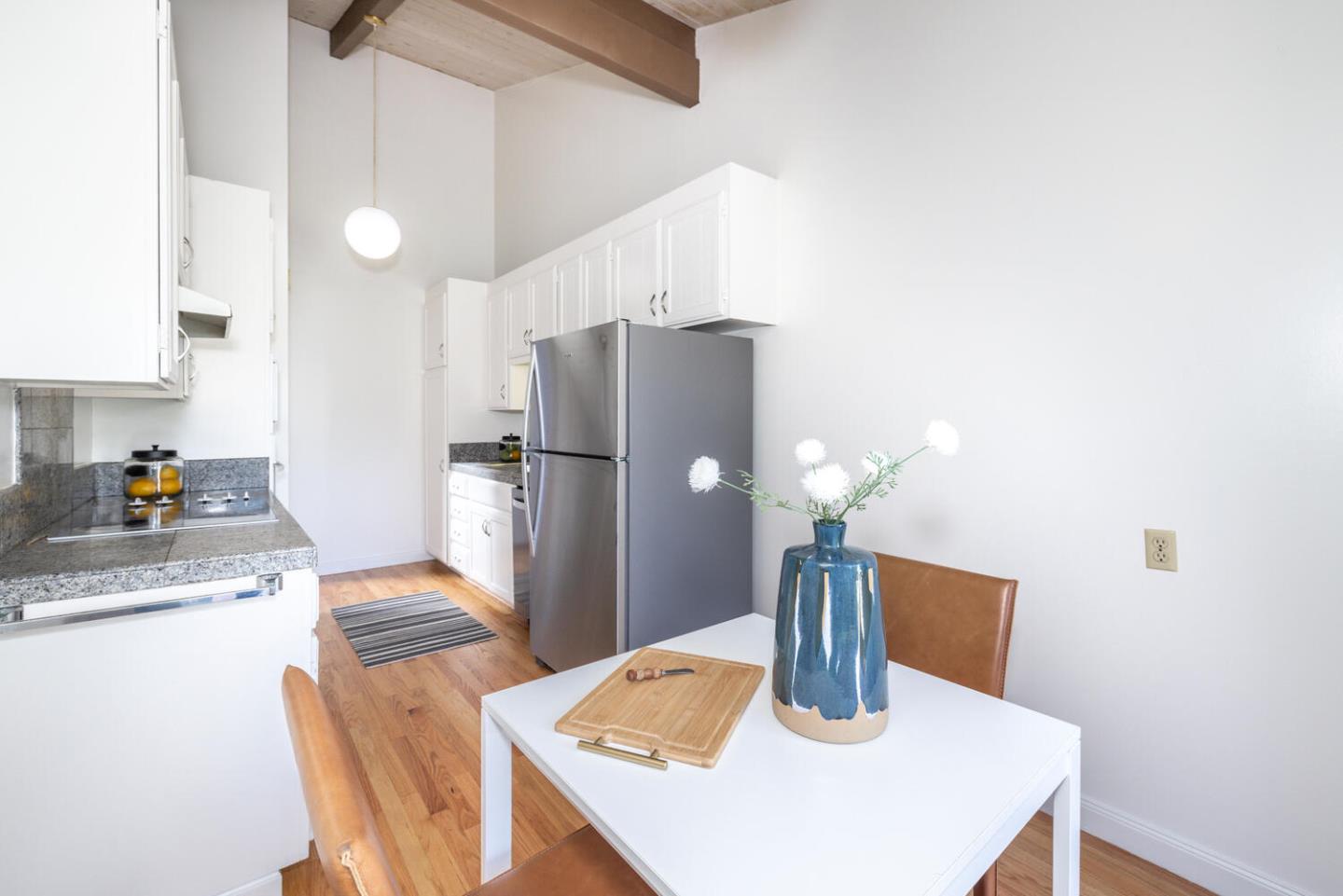 Detail Gallery Image 6 of 21 For 166 Sand Hill Cir, Menlo Park,  CA 94025 - 2 Beds | 2 Baths