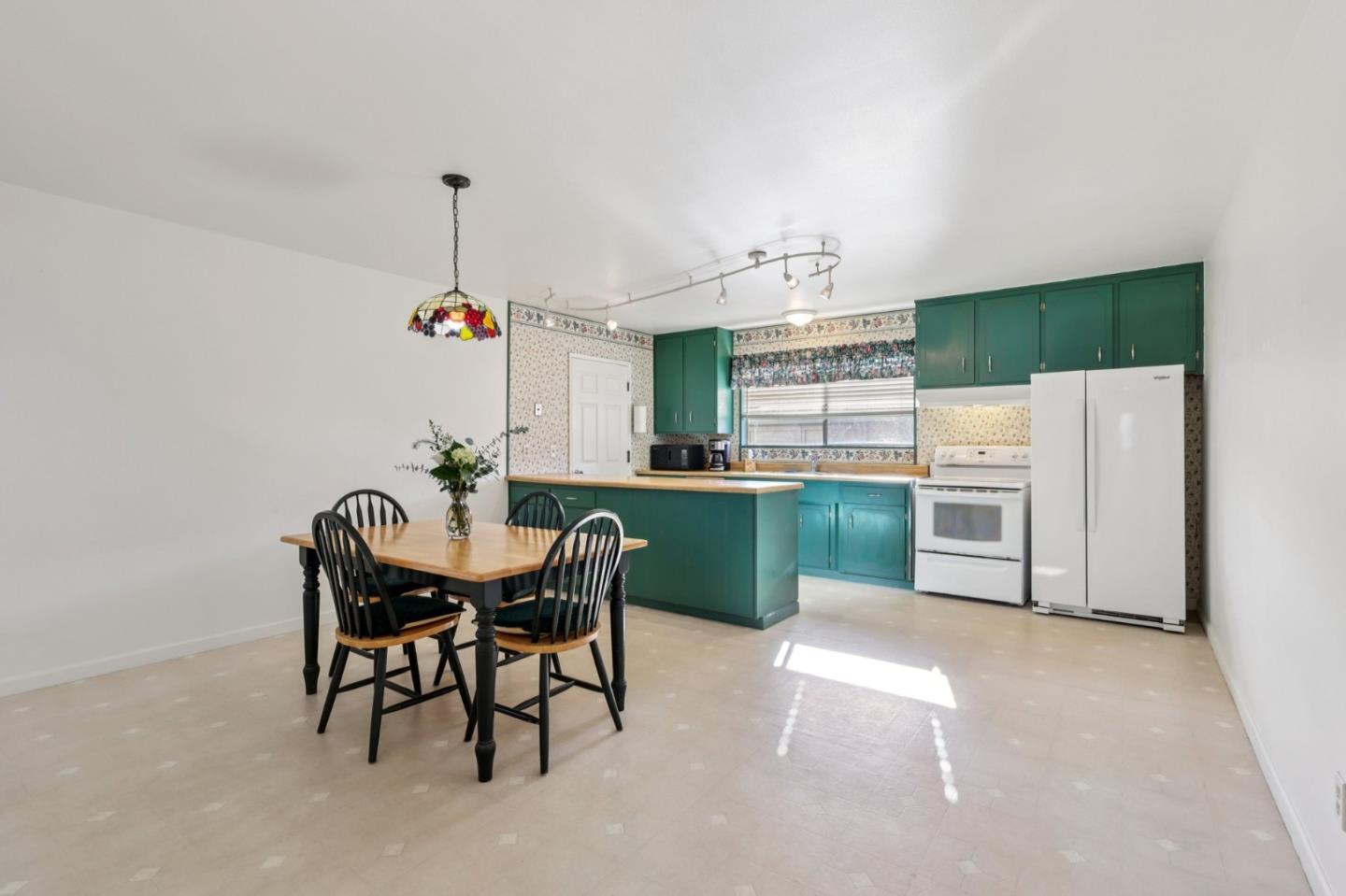 Detail Gallery Image 4 of 32 For 3055 Bostick Ave, Marina,  CA 93933 - 3 Beds | 2 Baths