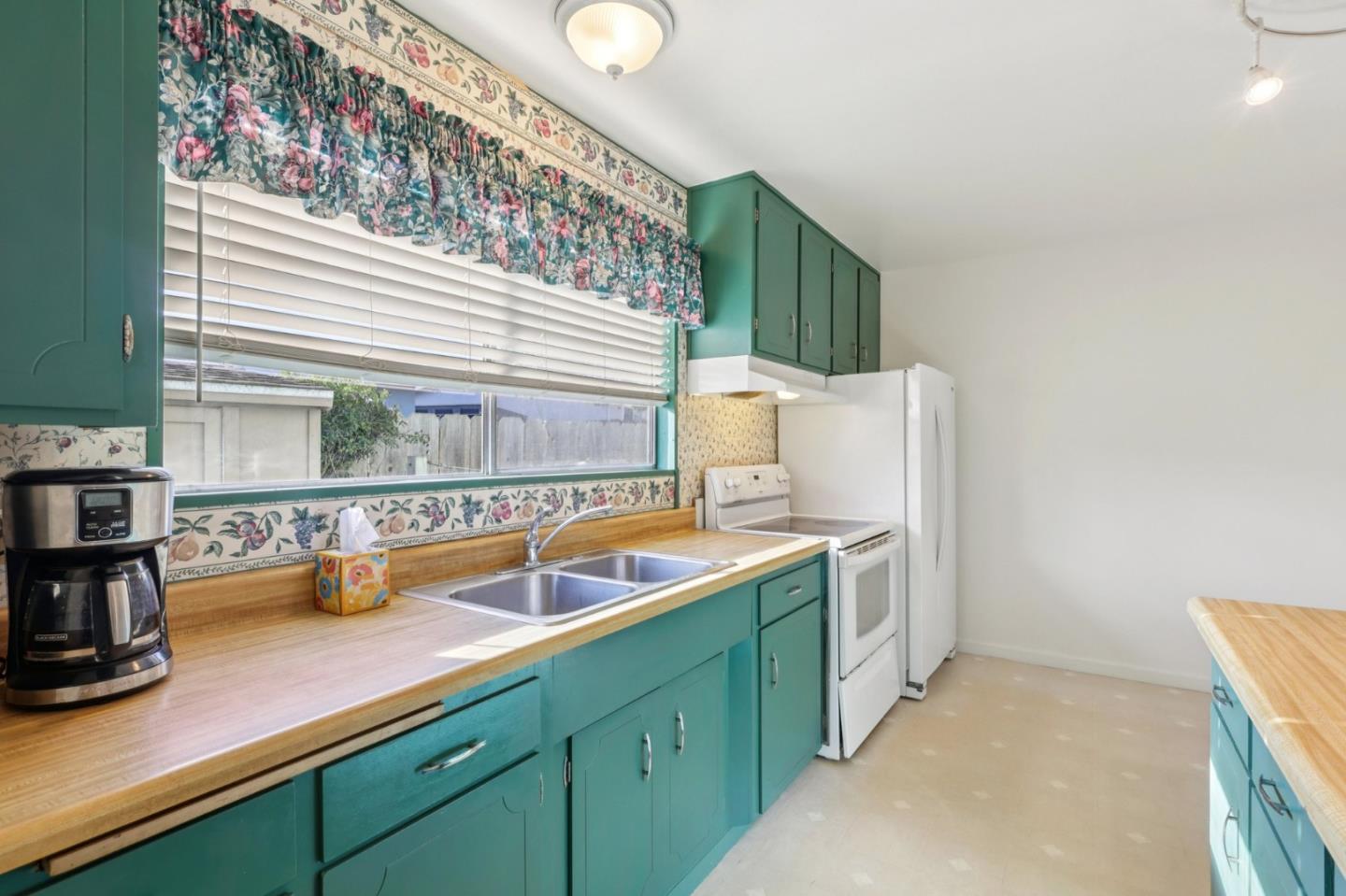 Detail Gallery Image 7 of 32 For 3055 Bostick Ave, Marina,  CA 93933 - 3 Beds | 2 Baths