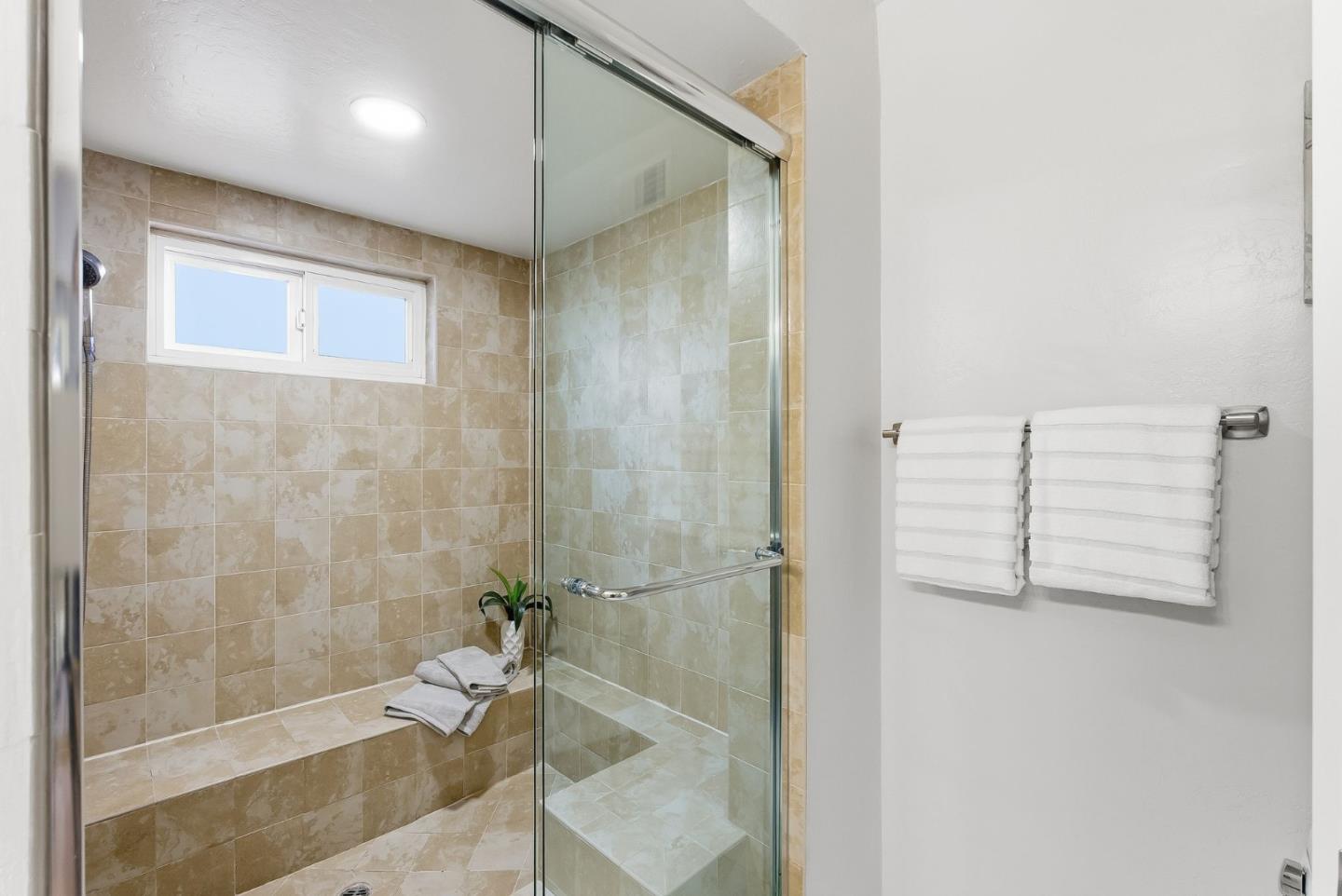 Detail Gallery Image 18 of 70 For 901 Swan St, Foster City,  CA 94404 - 5 Beds | 3 Baths