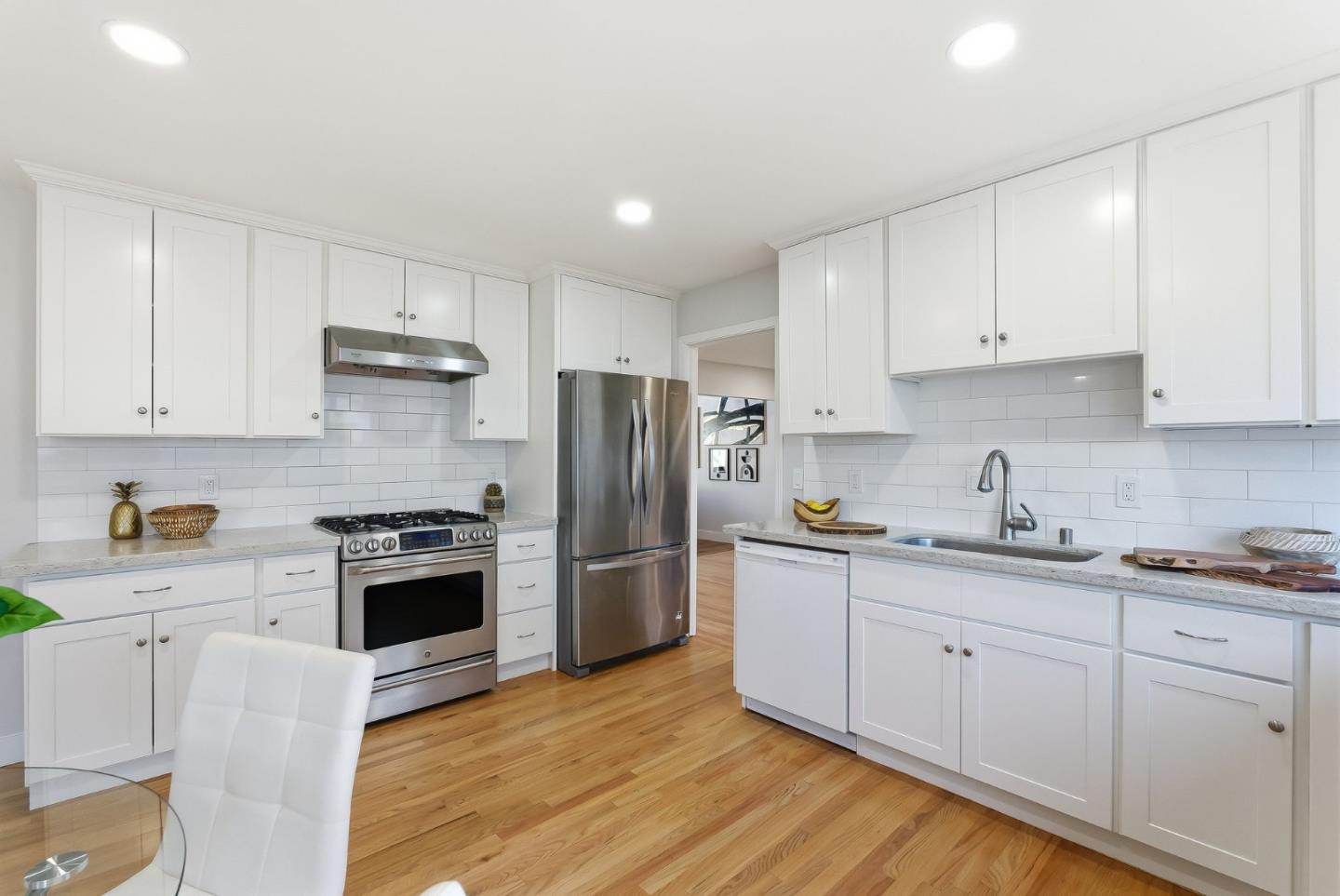 Detail Gallery Image 38 of 70 For 901 Swan St, Foster City,  CA 94404 - 5 Beds | 3 Baths