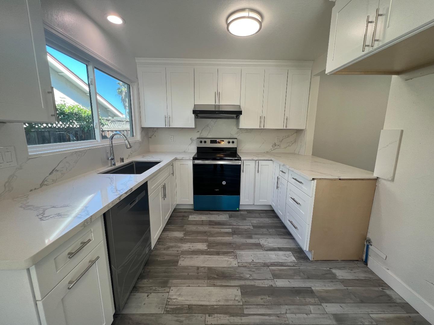 Detail Gallery Image 12 of 17 For 1253 Ironbridge Way, San Jose,  CA 95118 - 4 Beds | 2 Baths