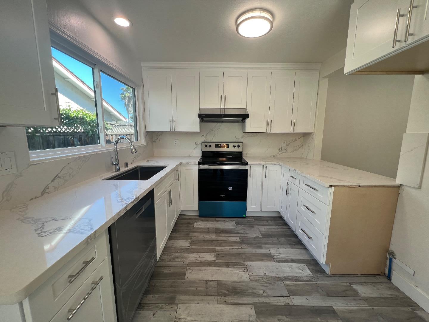 Detail Gallery Image 13 of 17 For 1253 Ironbridge Way, San Jose,  CA 95118 - 4 Beds | 2 Baths