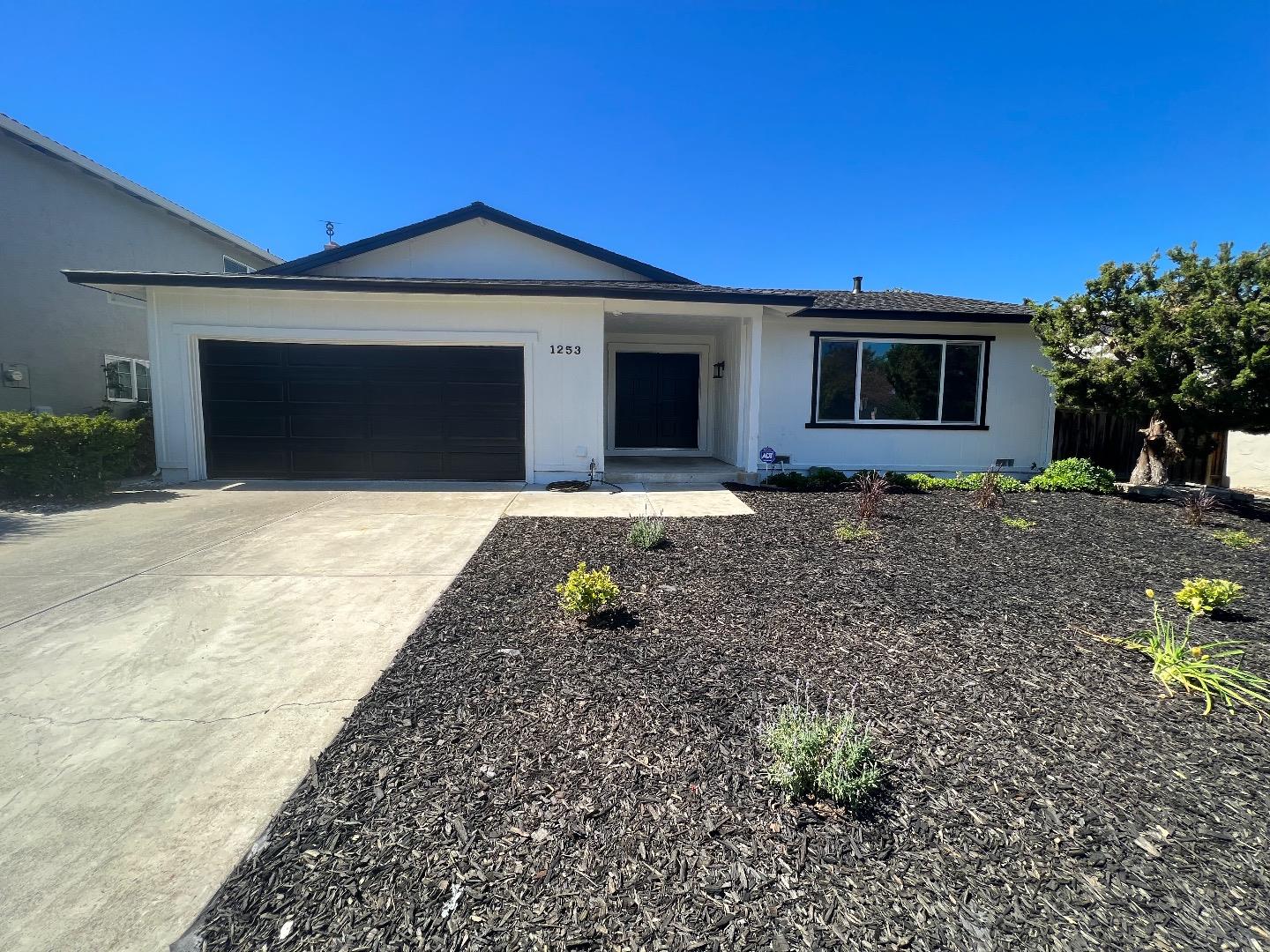 Detail Gallery Image 2 of 17 For 1253 Ironbridge Way, San Jose,  CA 95118 - 4 Beds | 2 Baths