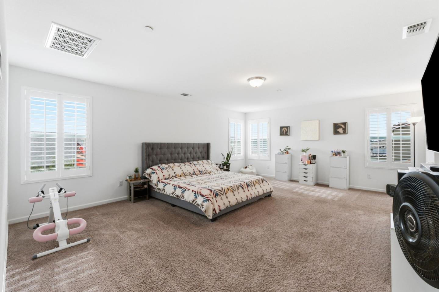 Detail Gallery Image 17 of 37 For 6349 W Acacia Ave, Fresno,  CA 93723 - 5 Beds | 4 Baths