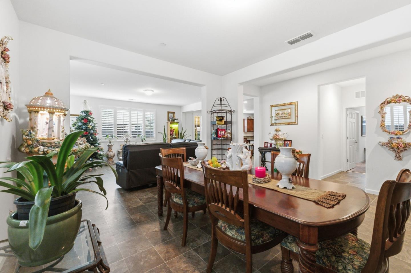 Detail Gallery Image 24 of 37 For 6349 W Acacia Ave, Fresno,  CA 93723 - 5 Beds | 4 Baths