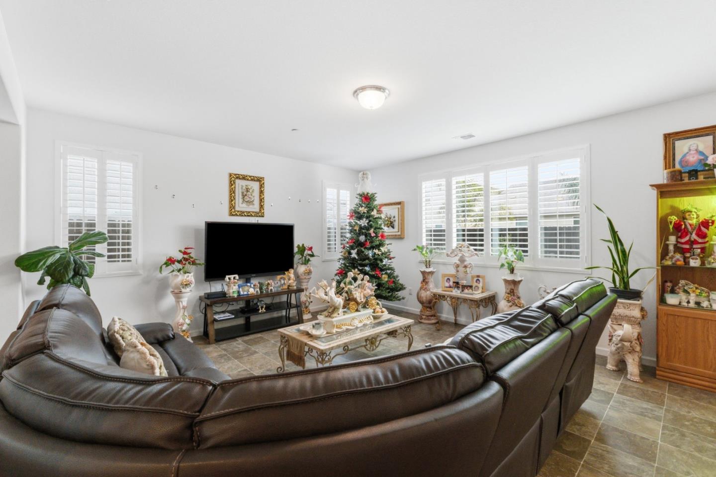 Detail Gallery Image 25 of 37 For 6349 W Acacia Ave, Fresno,  CA 93723 - 5 Beds | 4 Baths