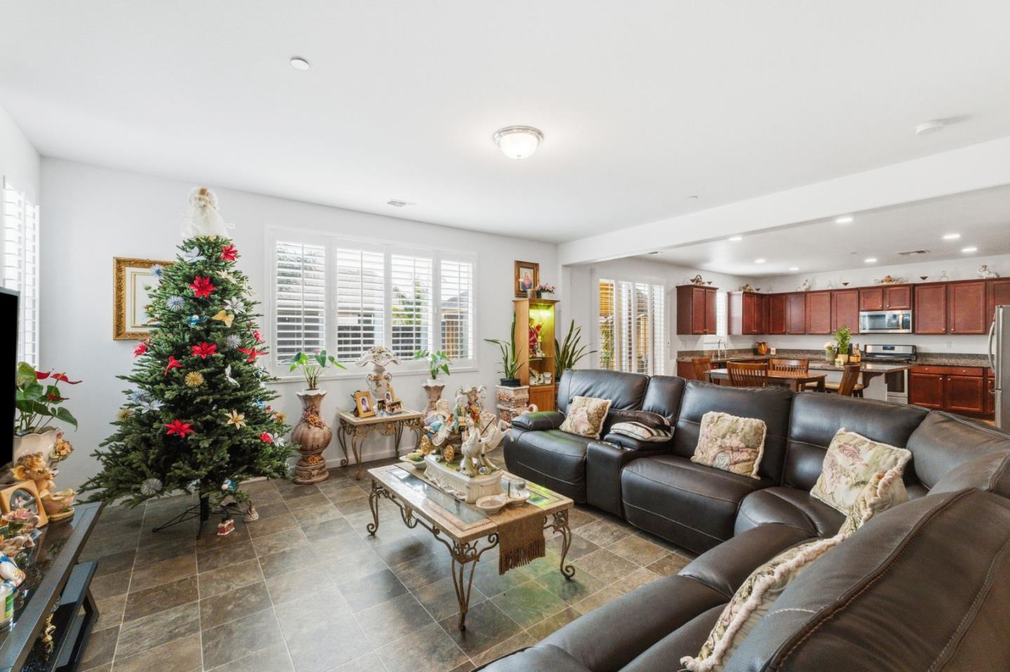 Detail Gallery Image 27 of 37 For 6349 W Acacia Ave, Fresno,  CA 93723 - 5 Beds | 4 Baths