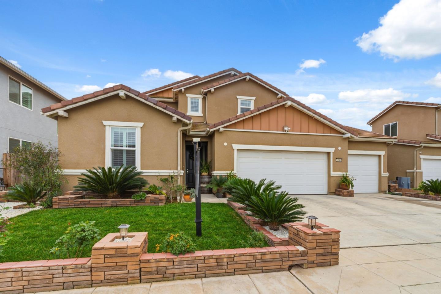 Detail Gallery Image 3 of 37 For 6349 W Acacia Ave, Fresno,  CA 93723 - 5 Beds | 4 Baths