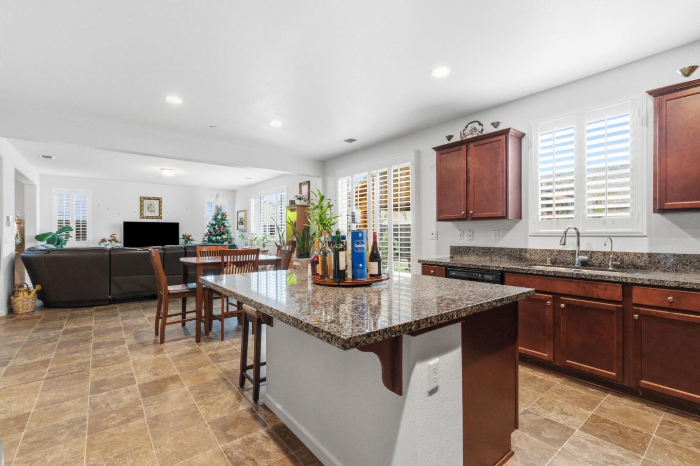 Detail Gallery Image 32 of 37 For 6349 W Acacia Ave, Fresno,  CA 93723 - 5 Beds | 4 Baths