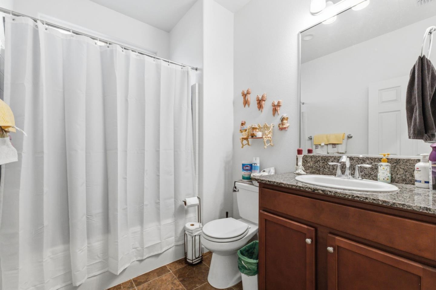 Detail Gallery Image 4 of 37 For 6349 W Acacia Ave, Fresno,  CA 93723 - 5 Beds | 4 Baths