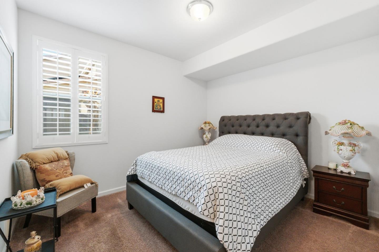 Detail Gallery Image 8 of 37 For 6349 W Acacia Ave, Fresno,  CA 93723 - 5 Beds | 4 Baths