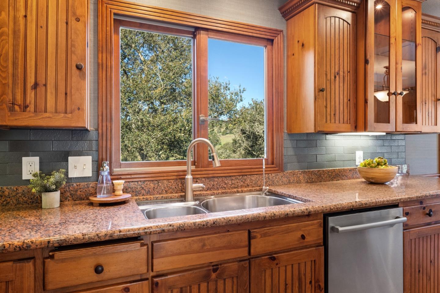 Detail Gallery Image 17 of 64 For 280 Hidden Valley Rd, Royal Oaks,  CA 95076 - 3 Beds | 3 Baths