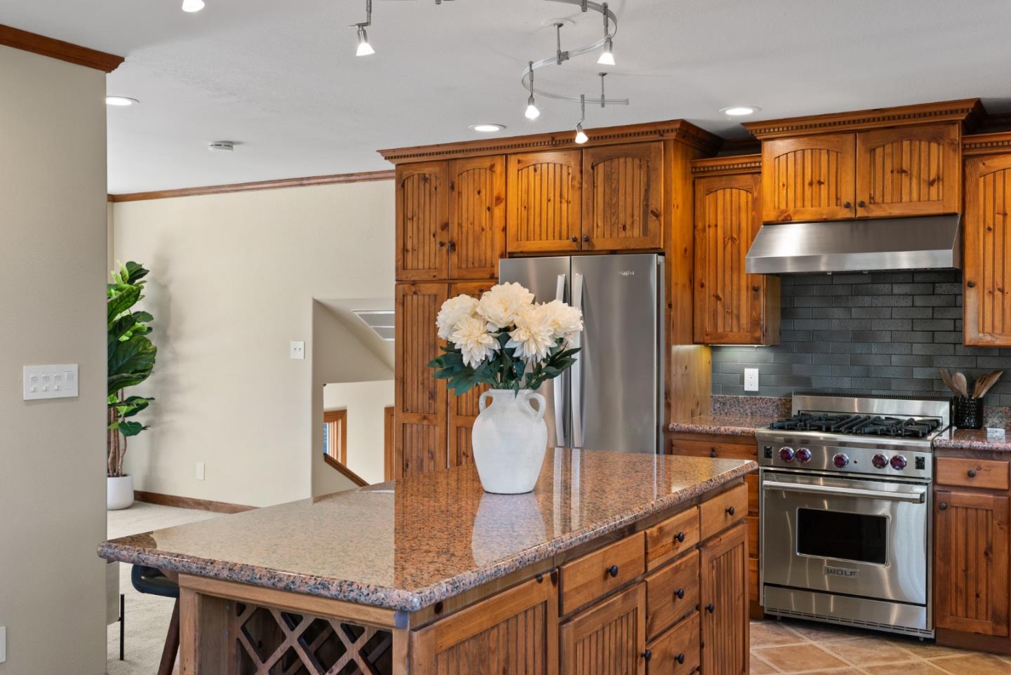 Detail Gallery Image 18 of 64 For 280 Hidden Valley Rd, Royal Oaks,  CA 95076 - 3 Beds | 3 Baths