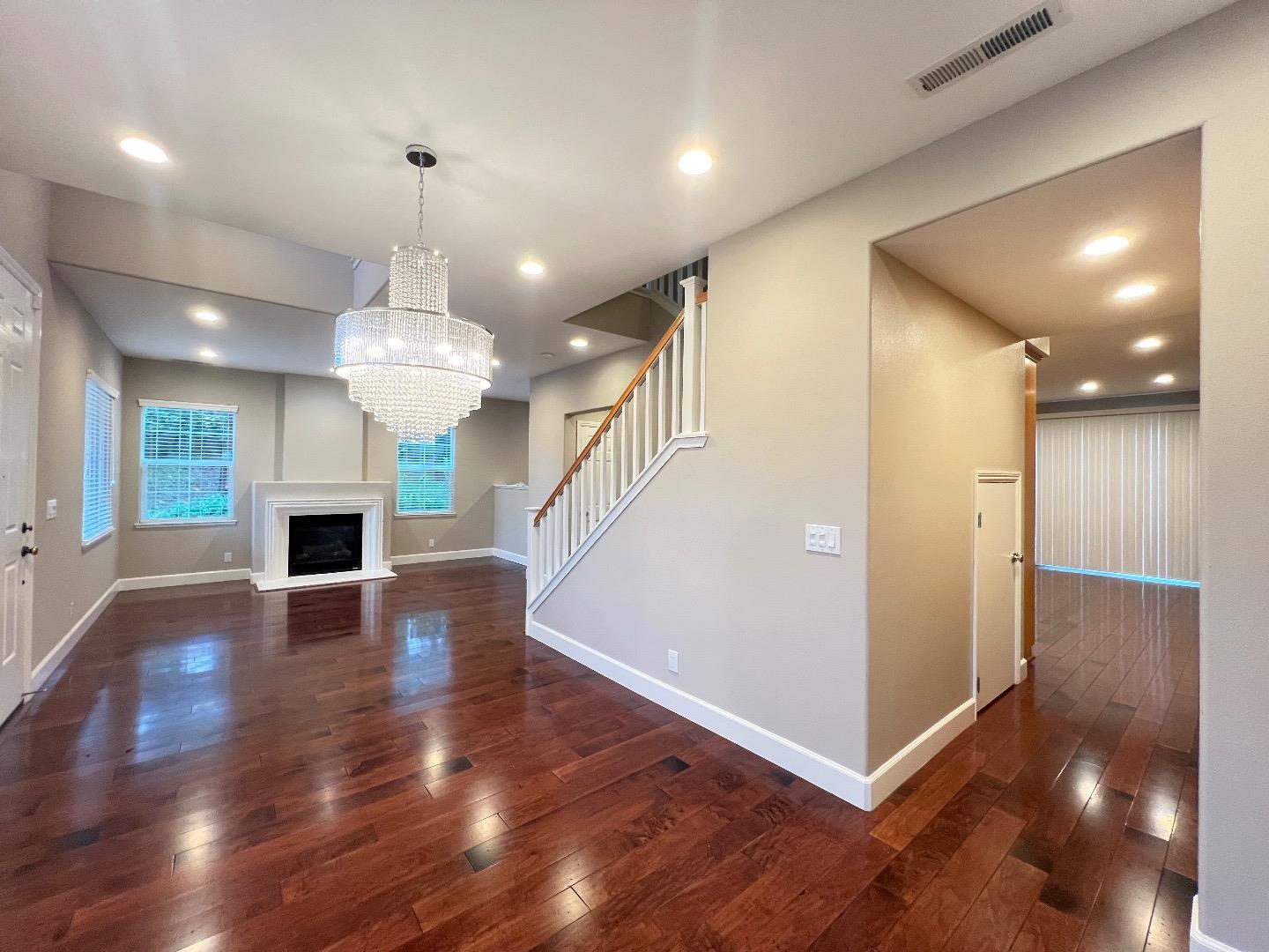 Detail Gallery Image 11 of 40 For 4102 Voltaire St, San Jose,  CA 95148 - 4 Beds | 2/1 Baths