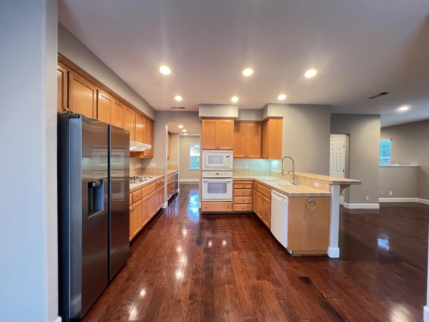 Detail Gallery Image 14 of 40 For 4102 Voltaire St, San Jose,  CA 95148 - 4 Beds | 2/1 Baths