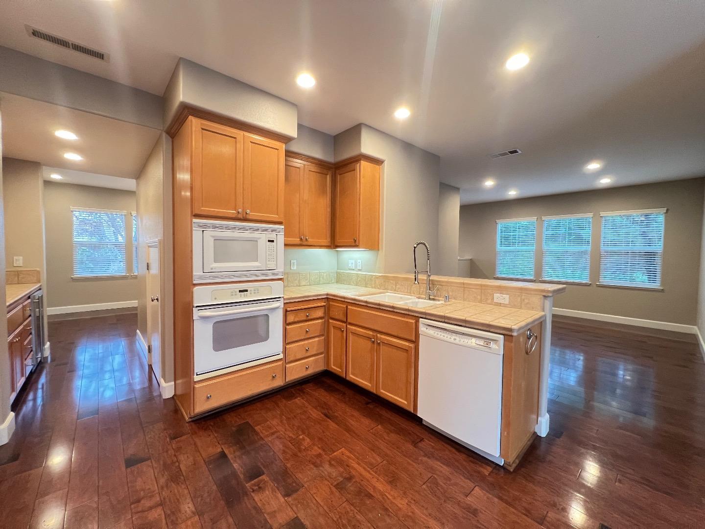 Detail Gallery Image 15 of 40 For 4102 Voltaire St, San Jose,  CA 95148 - 4 Beds | 2/1 Baths