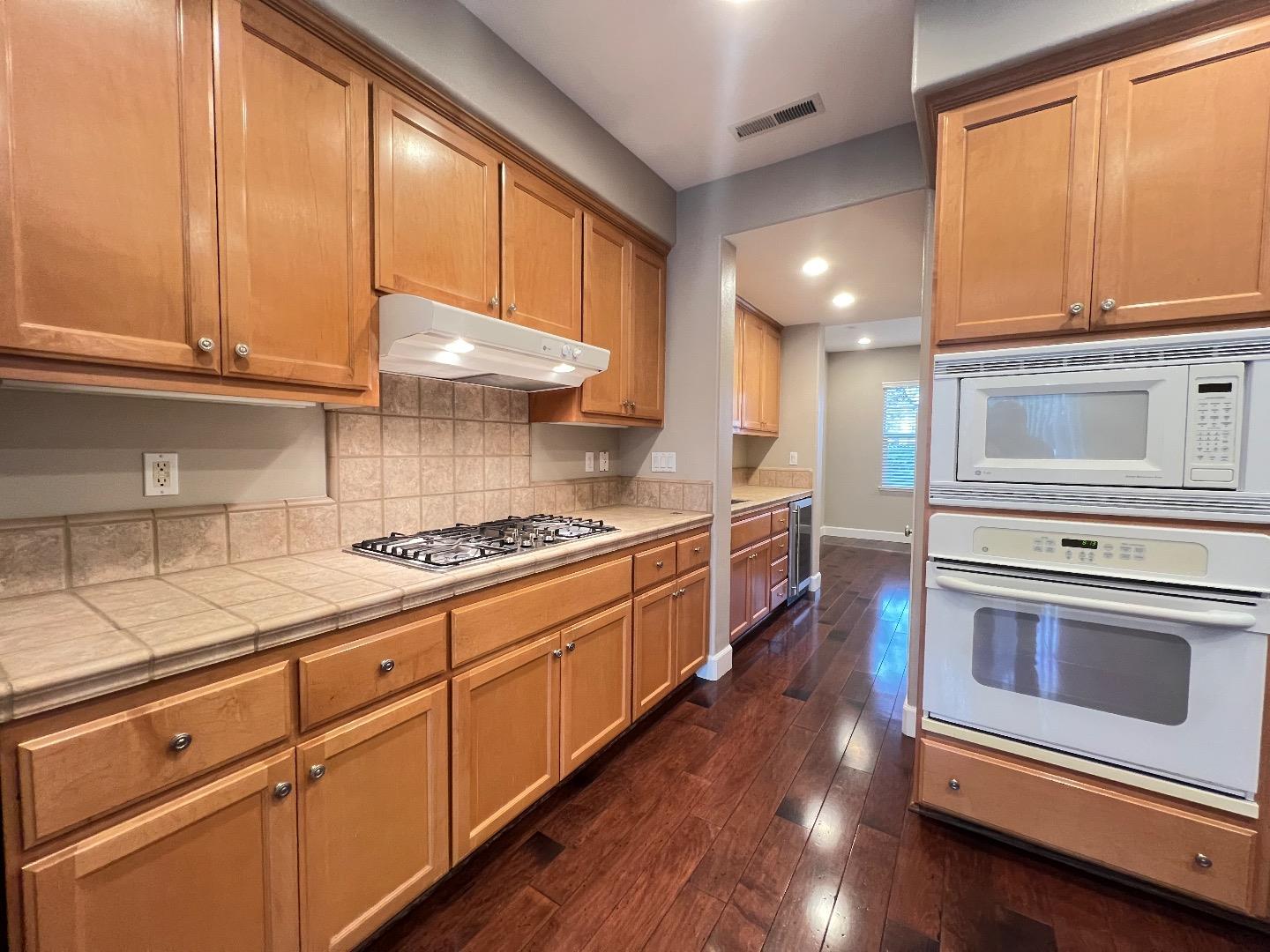 Detail Gallery Image 16 of 40 For 4102 Voltaire St, San Jose,  CA 95148 - 4 Beds | 2/1 Baths