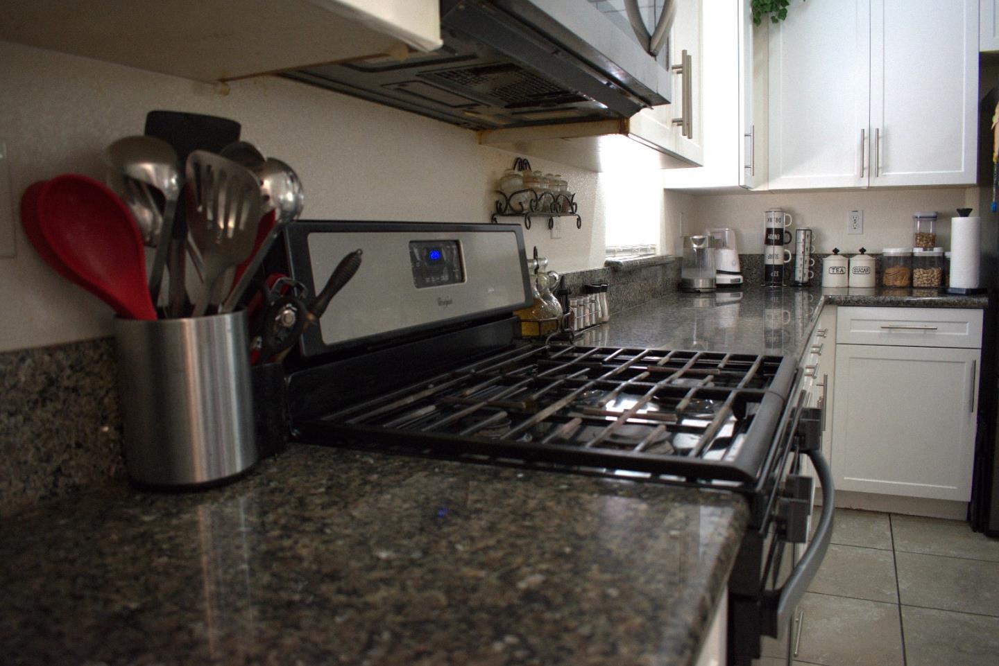 Detail Gallery Image 6 of 8 For 1233 La Colina St, Soledad,  CA 93960 - 3 Beds | 2 Baths