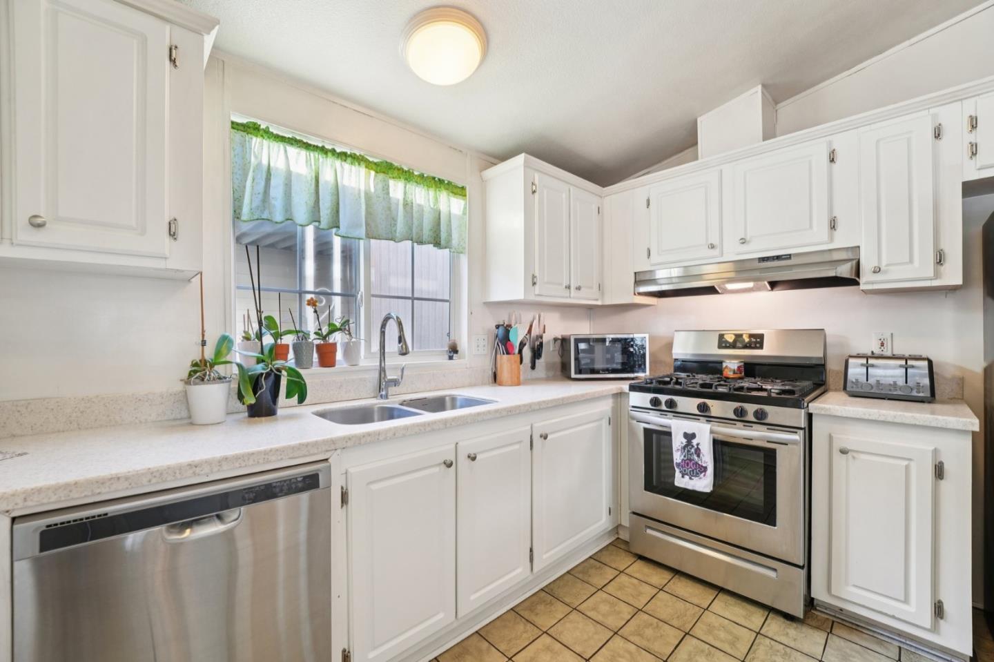 Detail Gallery Image 6 of 23 For 930 Rosedale Ave #64,  Capitola,  CA 95010 - 2 Beds | 2 Baths