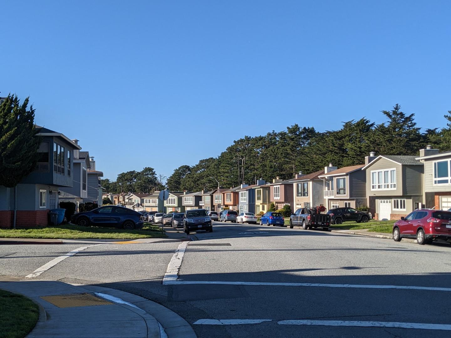 Detail Gallery Image 3 of 17 For 210 Springdale Dr, Pacifica,  CA 94044 - 4 Beds | 2 Baths