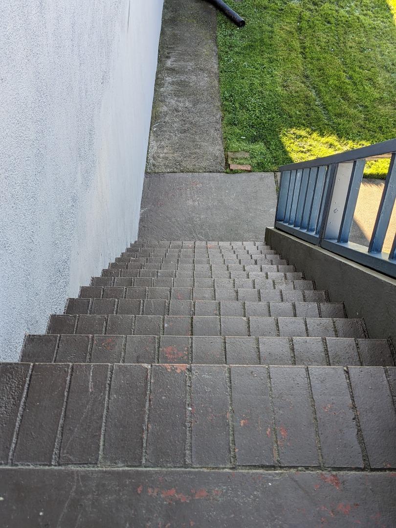 Detail Gallery Image 5 of 17 For 210 Springdale Dr, Pacifica,  CA 94044 - 4 Beds | 2 Baths