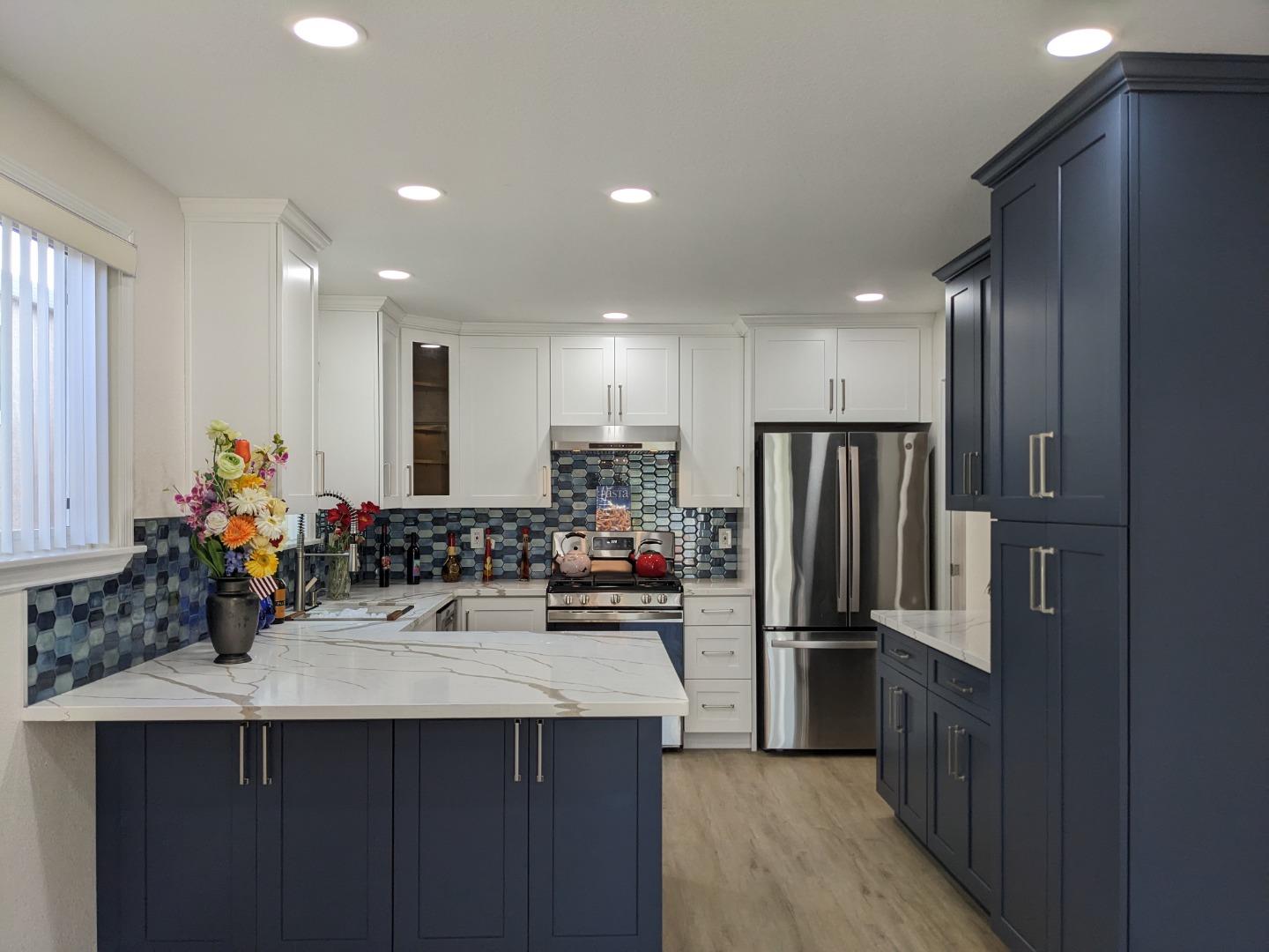 Detail Gallery Image 6 of 17 For 210 Springdale Dr, Pacifica,  CA 94044 - 4 Beds | 2 Baths