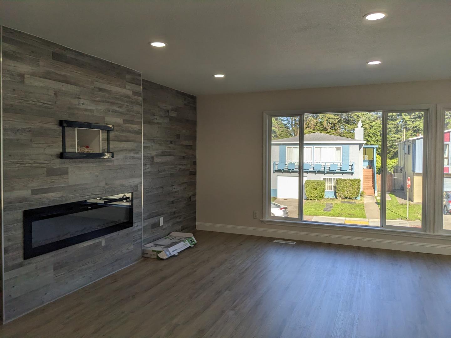 Detail Gallery Image 9 of 17 For 210 Springdale Dr, Pacifica,  CA 94044 - 4 Beds | 2 Baths