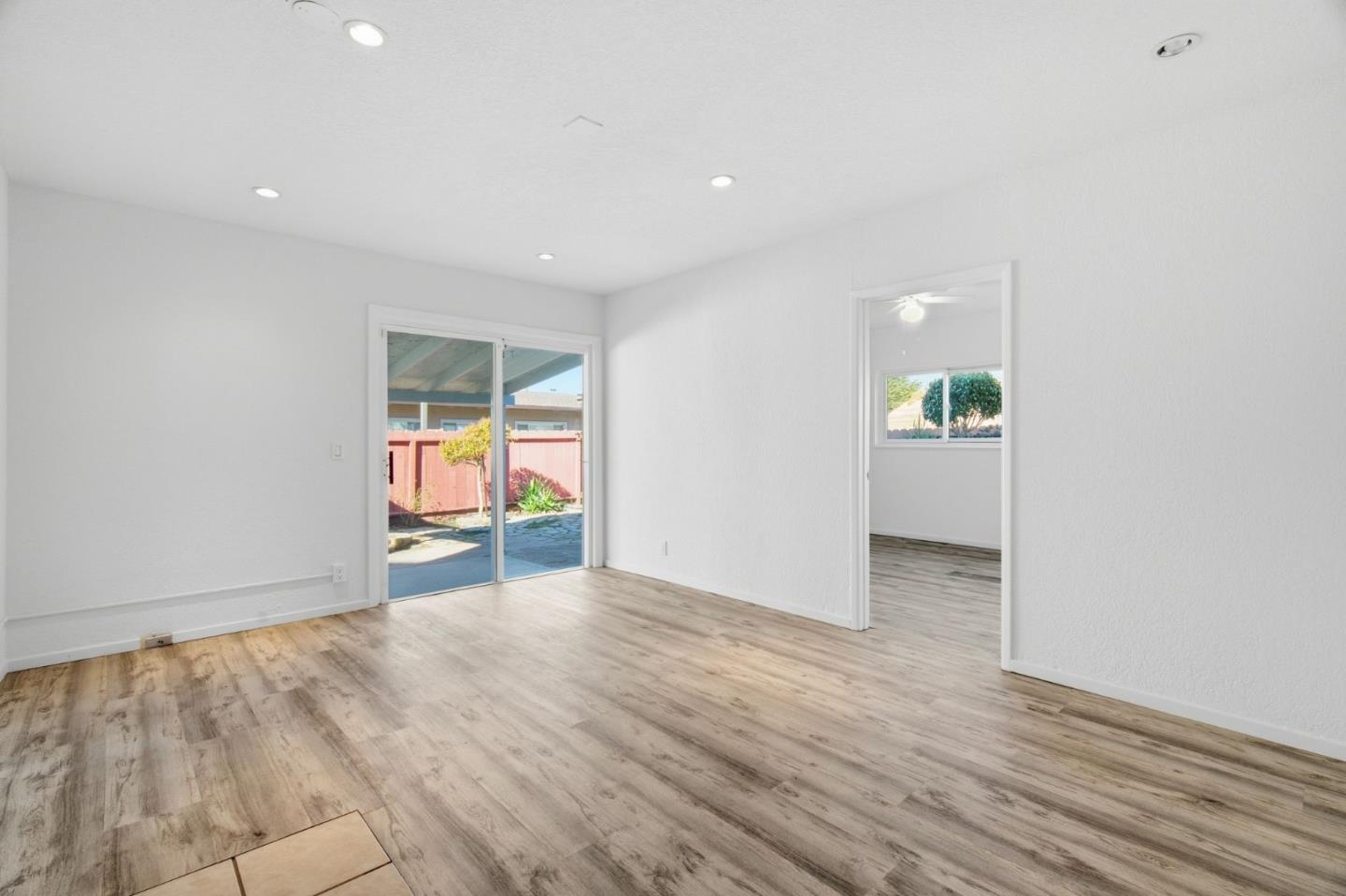 Detail Gallery Image 2 of 10 For 511 Buel Ave #B,  Pacifica,  CA 94044 - 1 Beds | 1 Baths