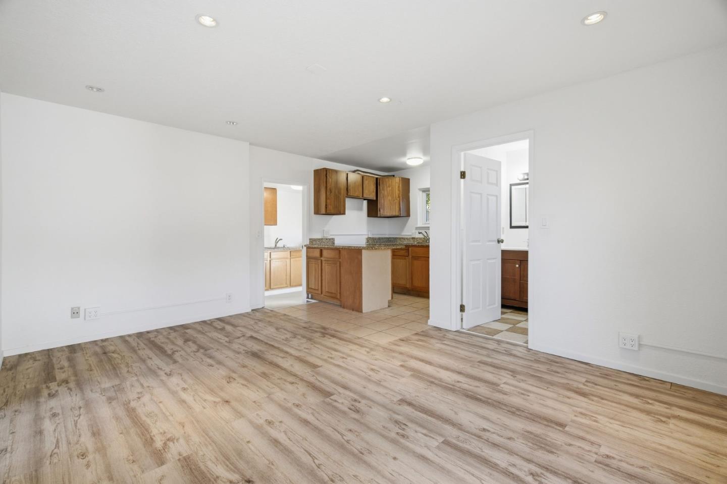 Detail Gallery Image 4 of 10 For 511 Buel Ave #B,  Pacifica,  CA 94044 - 1 Beds | 1 Baths