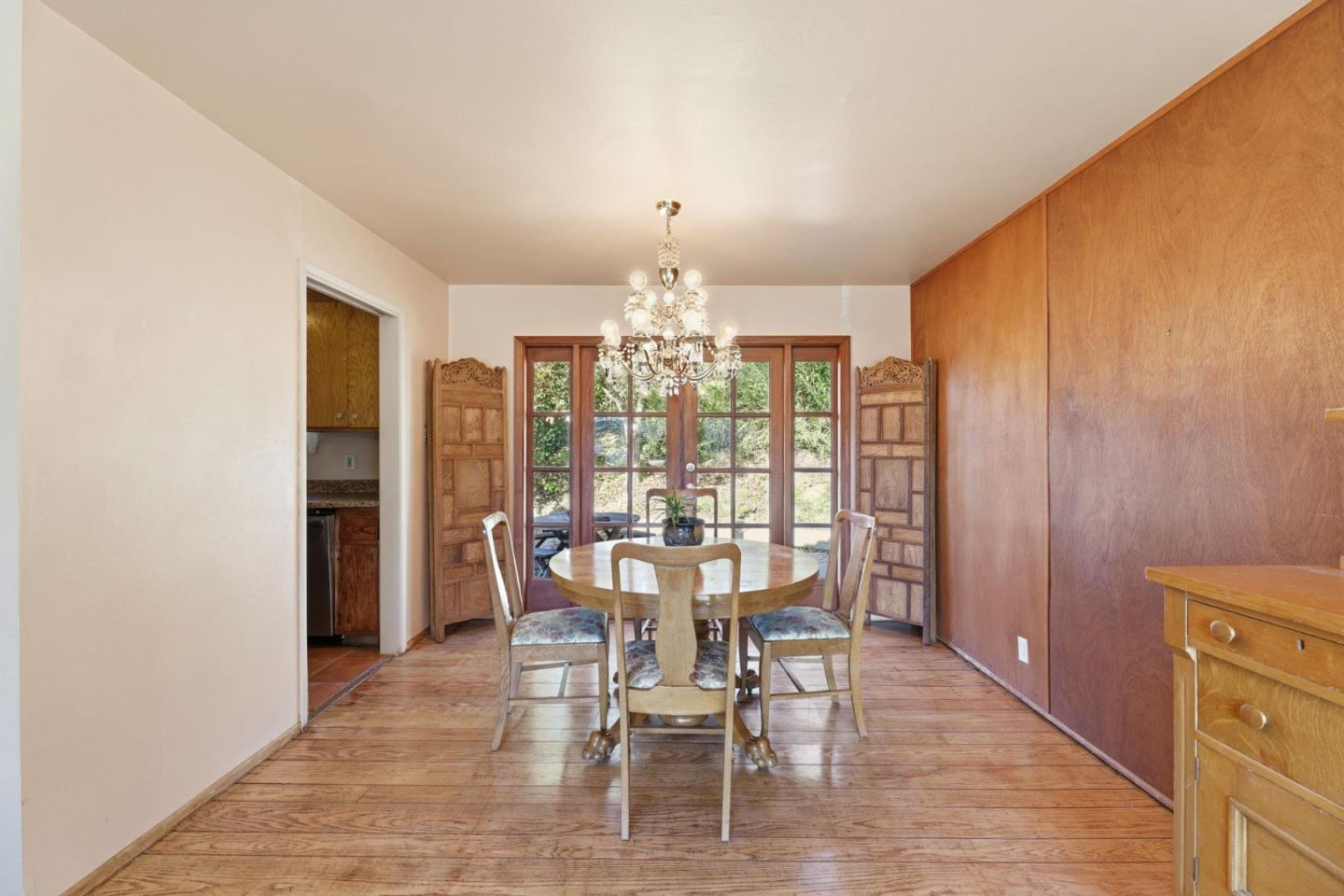 Detail Gallery Image 11 of 42 For 4909 Stacy St, Oakland,  CA 94605 - 4 Beds | 2/1 Baths