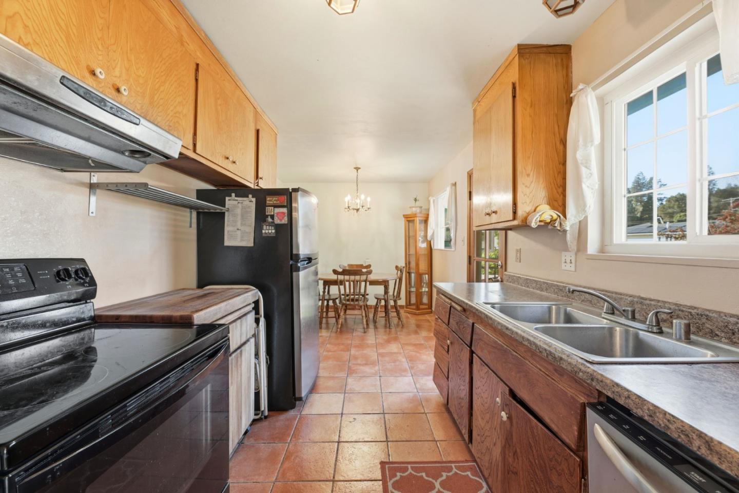 Detail Gallery Image 12 of 42 For 4909 Stacy St, Oakland,  CA 94605 - 4 Beds | 2/1 Baths