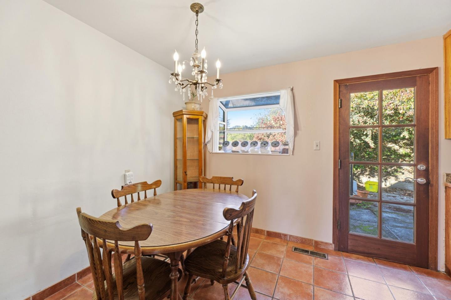 Detail Gallery Image 17 of 42 For 4909 Stacy St, Oakland,  CA 94605 - 4 Beds | 2/1 Baths