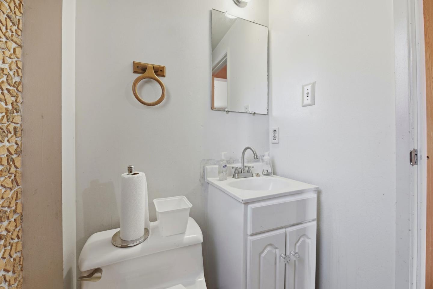 Detail Gallery Image 35 of 42 For 4909 Stacy St, Oakland,  CA 94605 - 4 Beds | 2/1 Baths