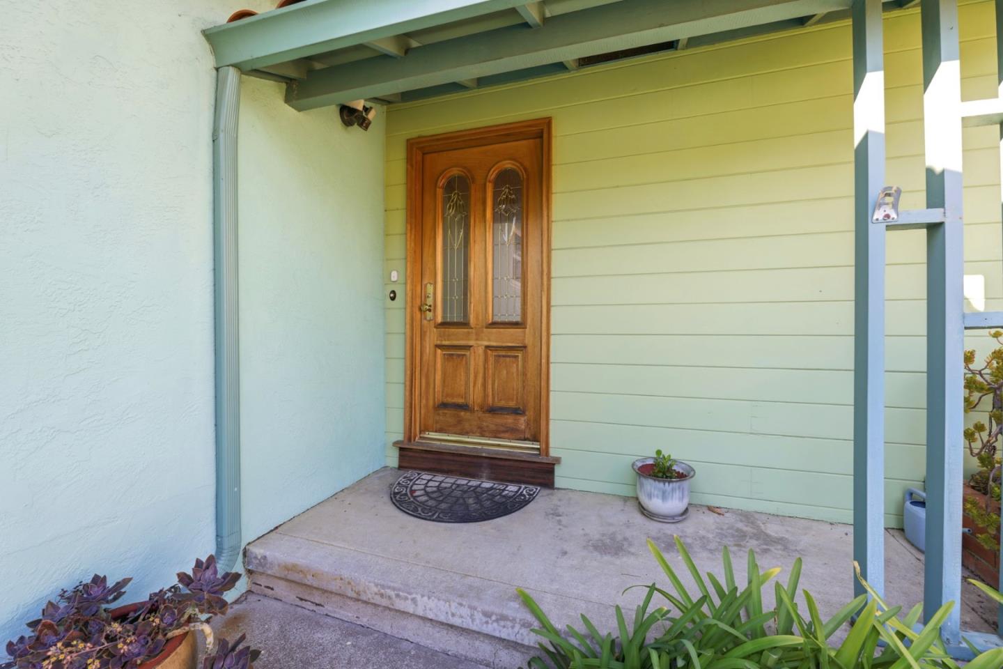 Detail Gallery Image 4 of 42 For 4909 Stacy St, Oakland,  CA 94605 - 4 Beds | 2/1 Baths