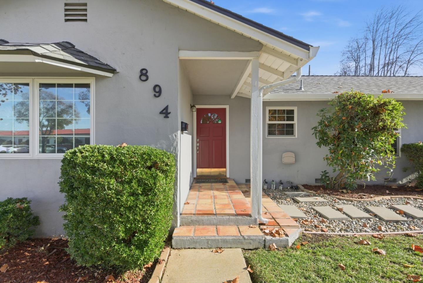 Detail Gallery Image 4 of 44 For 894 Grape Ave, Sunnyvale,  CA 94087 - 3 Beds | 2 Baths